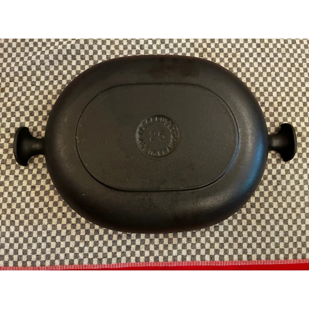 Le Creuset Matte Black Cast Iron Oval Dutch Oven 25cm Made in France 9.75in